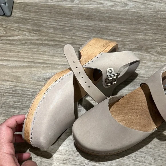 MIA Clogs - Picture 5 of 9